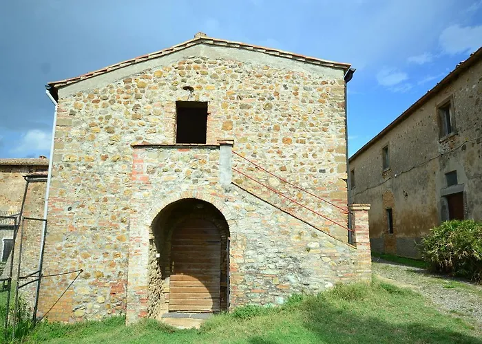 In With Pool And Terrace Holiday home Volterra